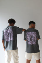 Camiseta Timeless, estilo único y moderno, diseñada con materiales sostenibles para un look streetwear y conciencia ecológica