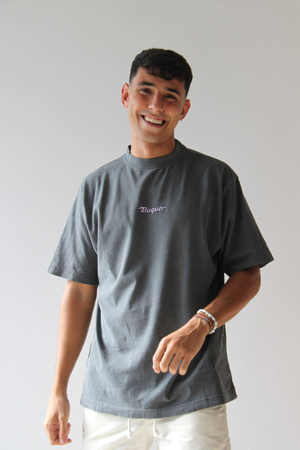 Camiseta Timeless, moda consciente y urbana, diseñada con materiales ecológicos y un estilo único para un outfit casual