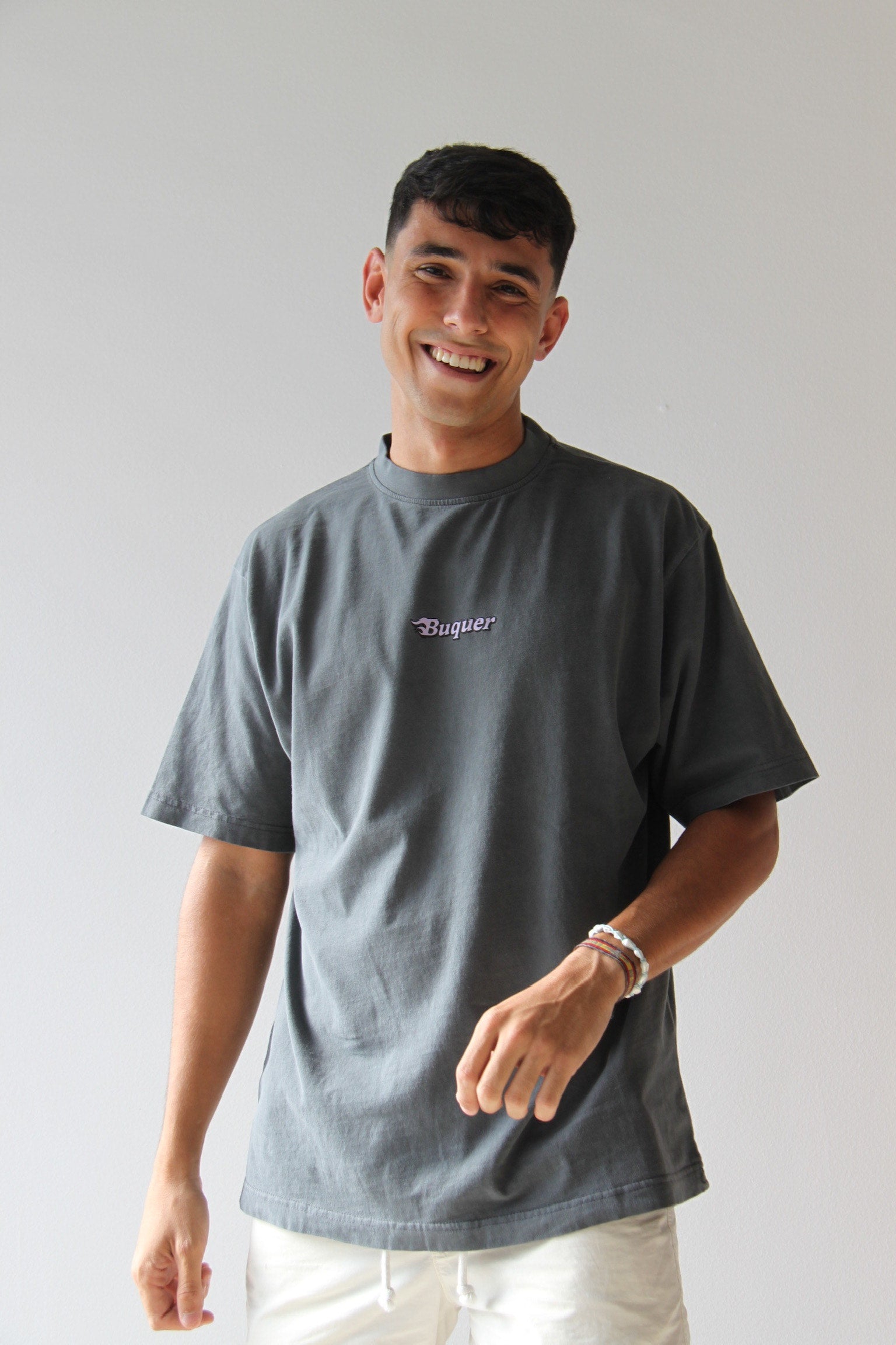 Camiseta Timeless, moda consciente y urbana, diseñada con materiales ecológicos y un estilo único para un outfit casual