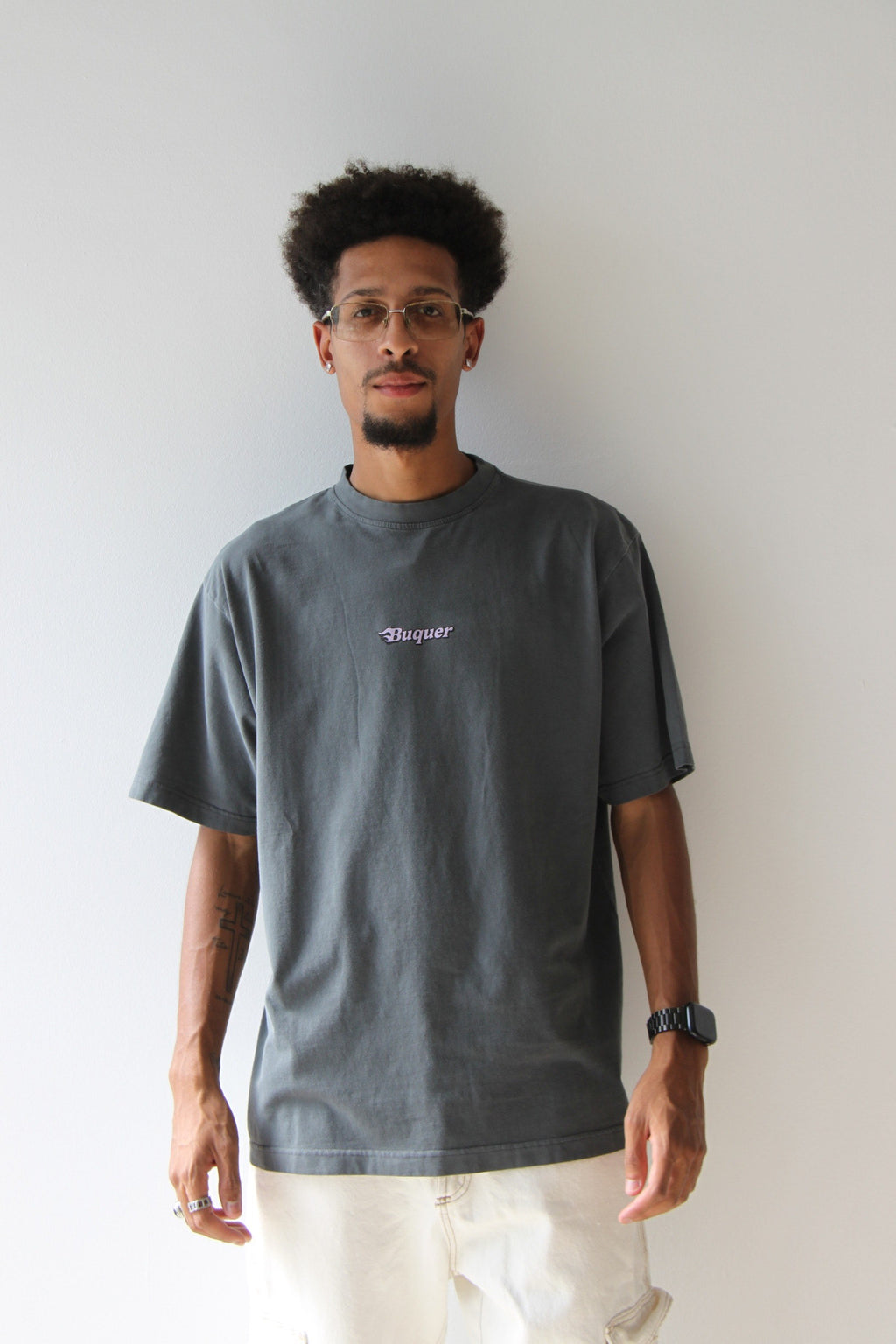 Camiseta Timeless, diseño original y exclusivo, ropa streetwear que combina estilo único y materiales sostenibles para un look auténtico