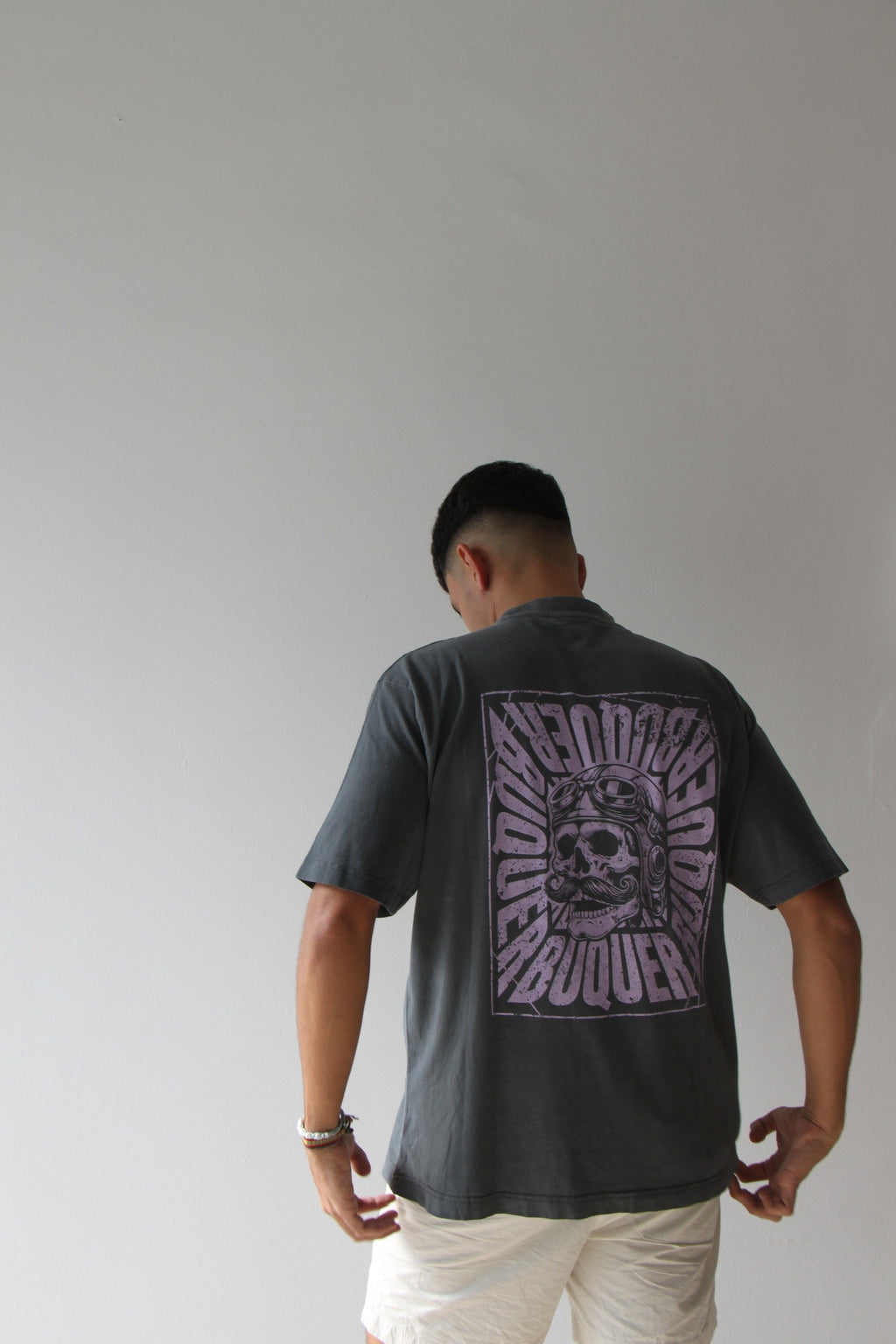 Camiseta Timeless, estilo urbano moderno, ropa de calidad premium y diseño único, ideal para quienes buscan ropa ética