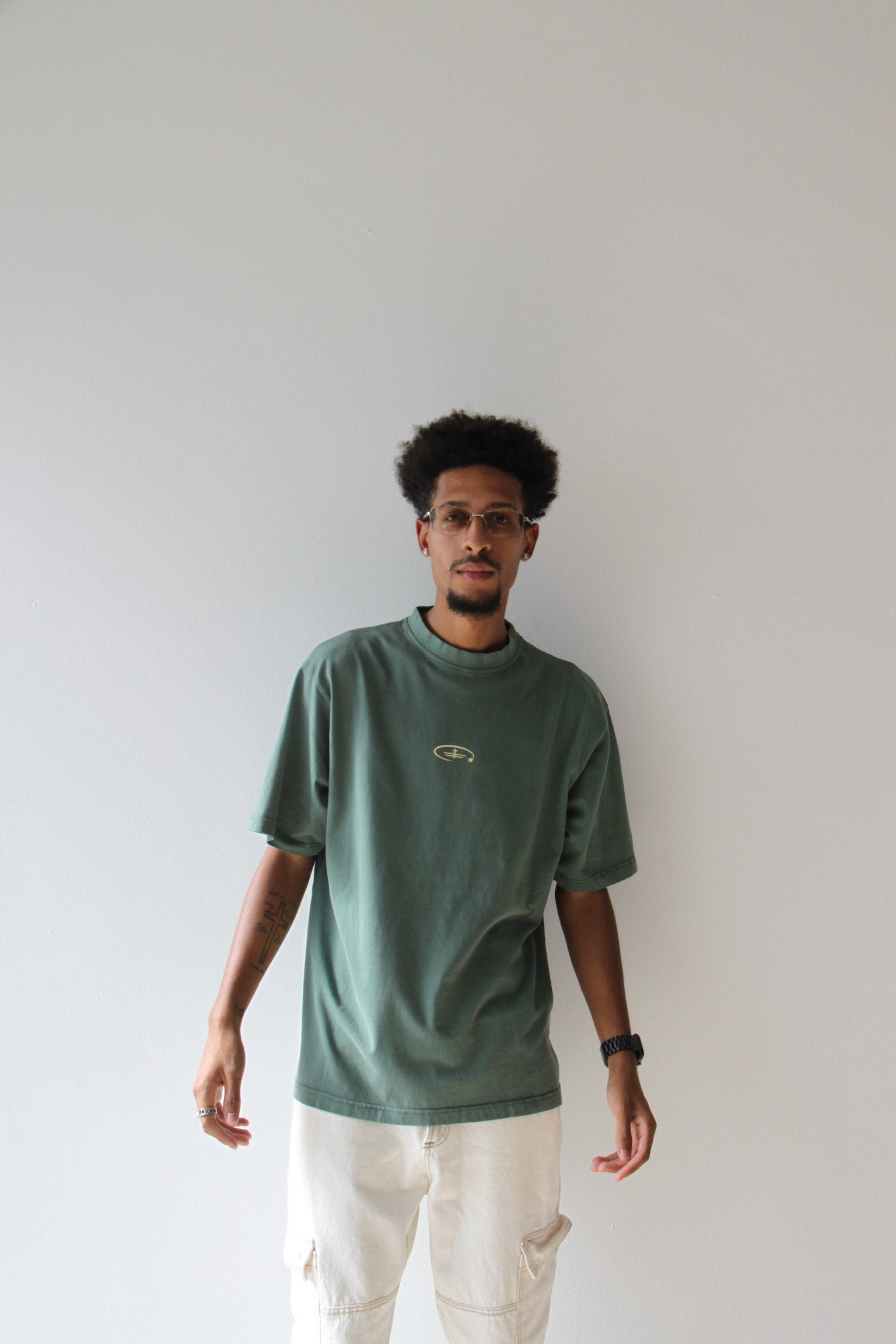 Camiseta Buquer, moda consciente y de edición limitada, diseñada para un look urbano y exclusivo con materiales sostenibles