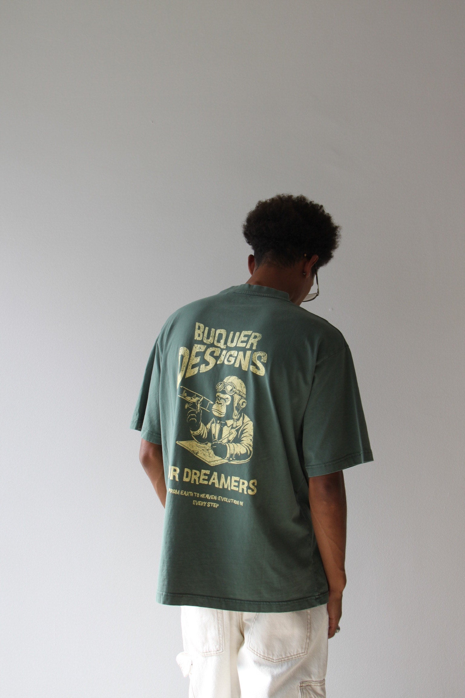 Camiseta Buquer, ropa exclusiva con diseño original y estilo urbano, ideal para un look casual y moderno con materiales ecológicos