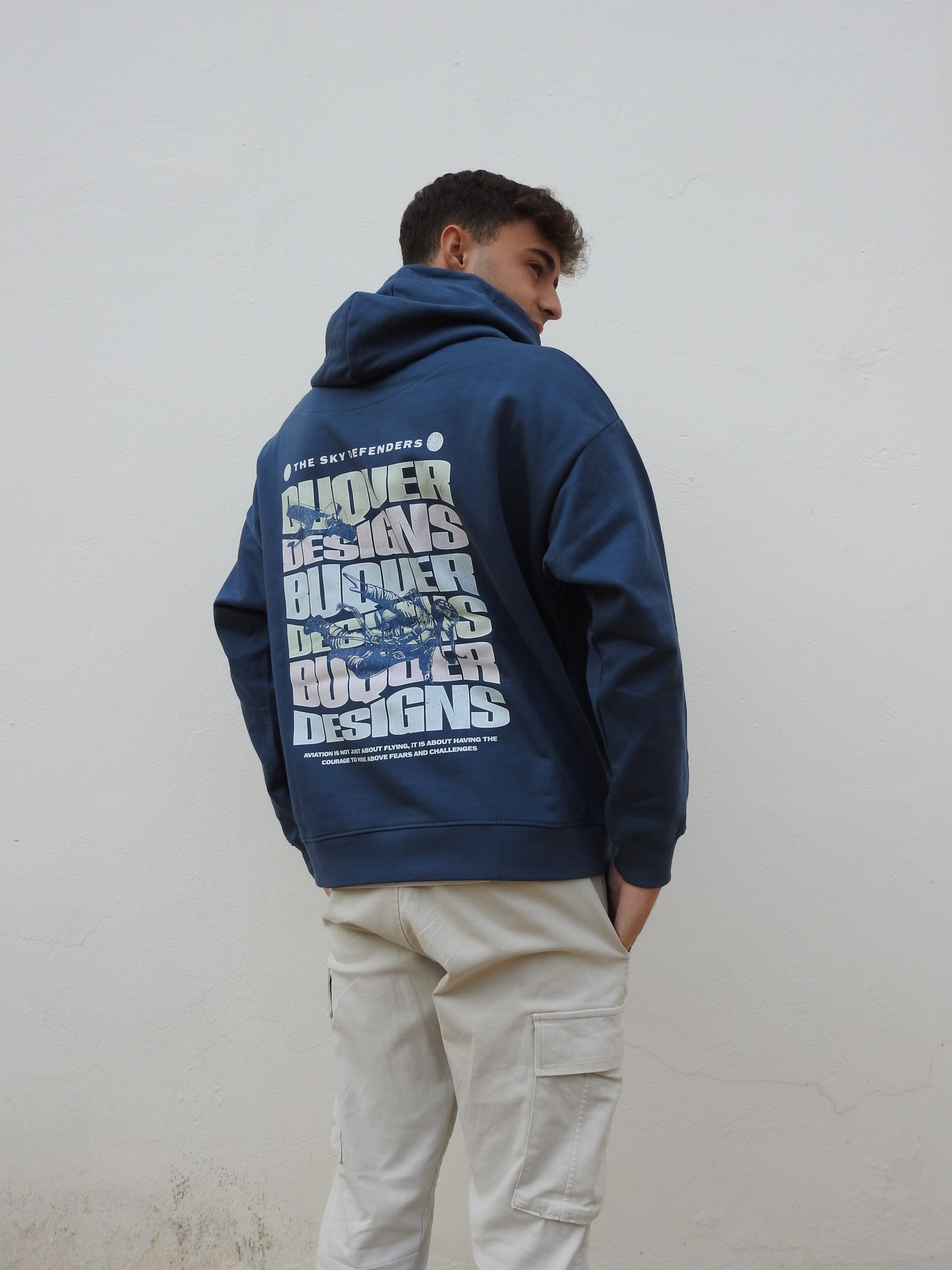 Sudadera Buquer, diseño exclusivo y ropa de edición limitada, perfecta para un look moderno y actual