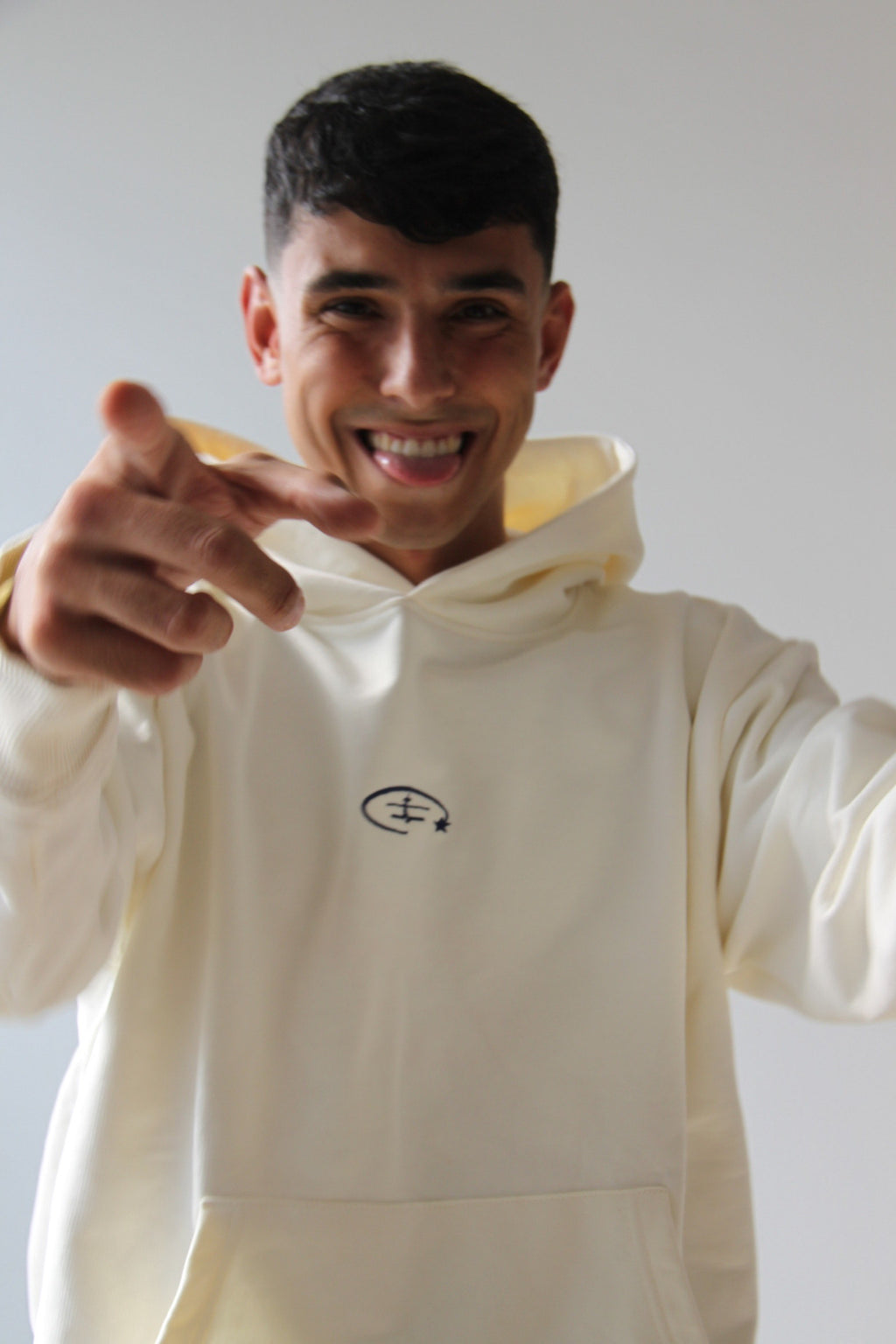 Sudadera Buquer, moda contemporánea y diseño exclusivo, creada para destacar en estilo casual y urbano