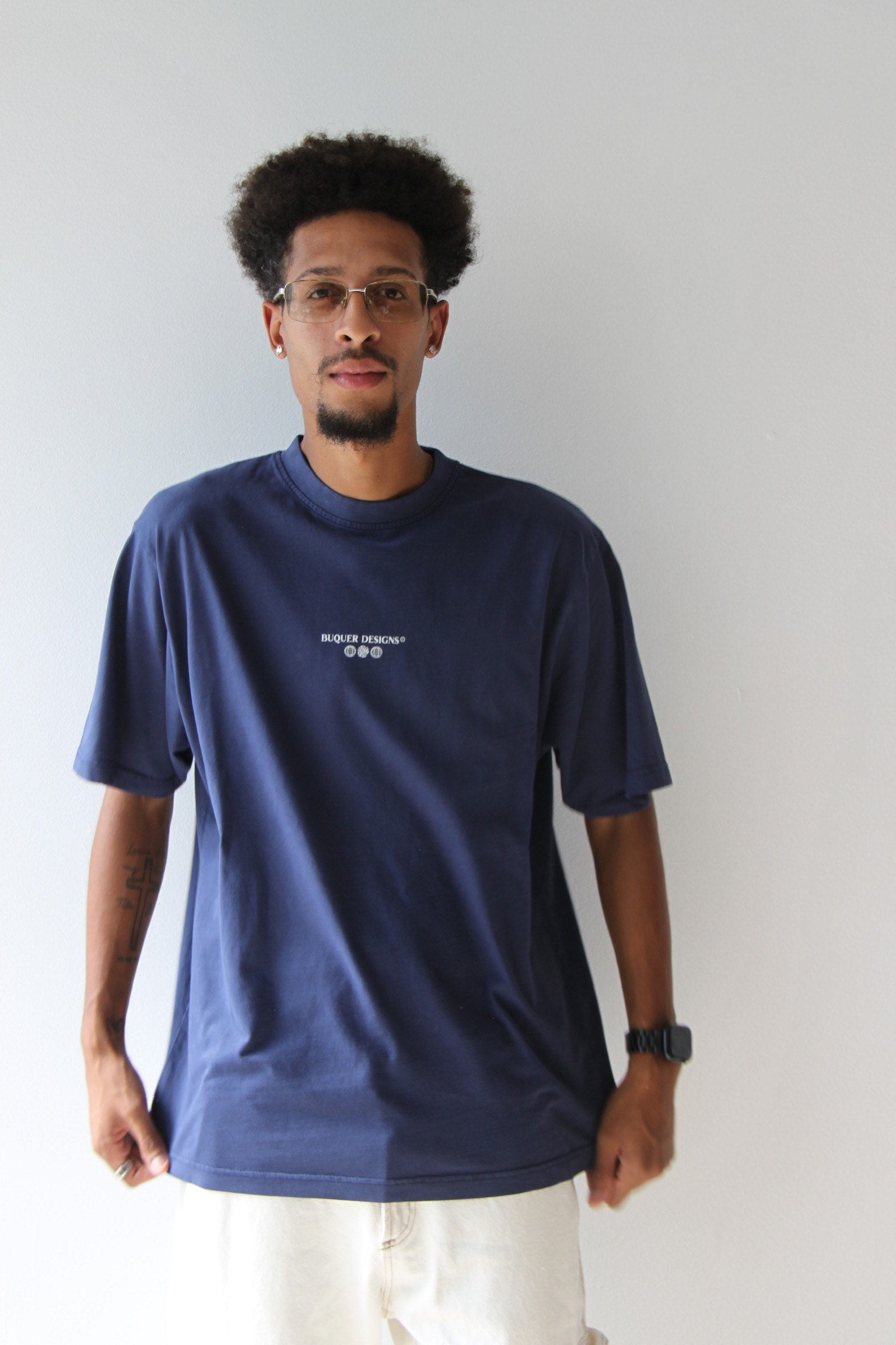 Camiseta de Buquer, ropa exclusiva con diseño único, estilo urbano y calidad premium, para un look único y moderno