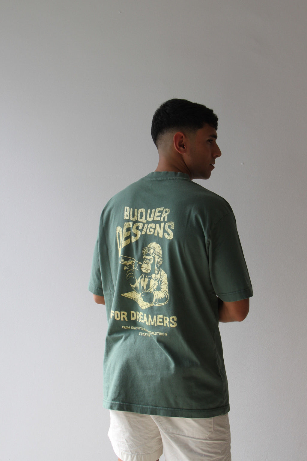 Camiseta Buquer, ropa moderna con un toque streetwear, estilo único y diseño exclusivo para un outfit con calidad premium