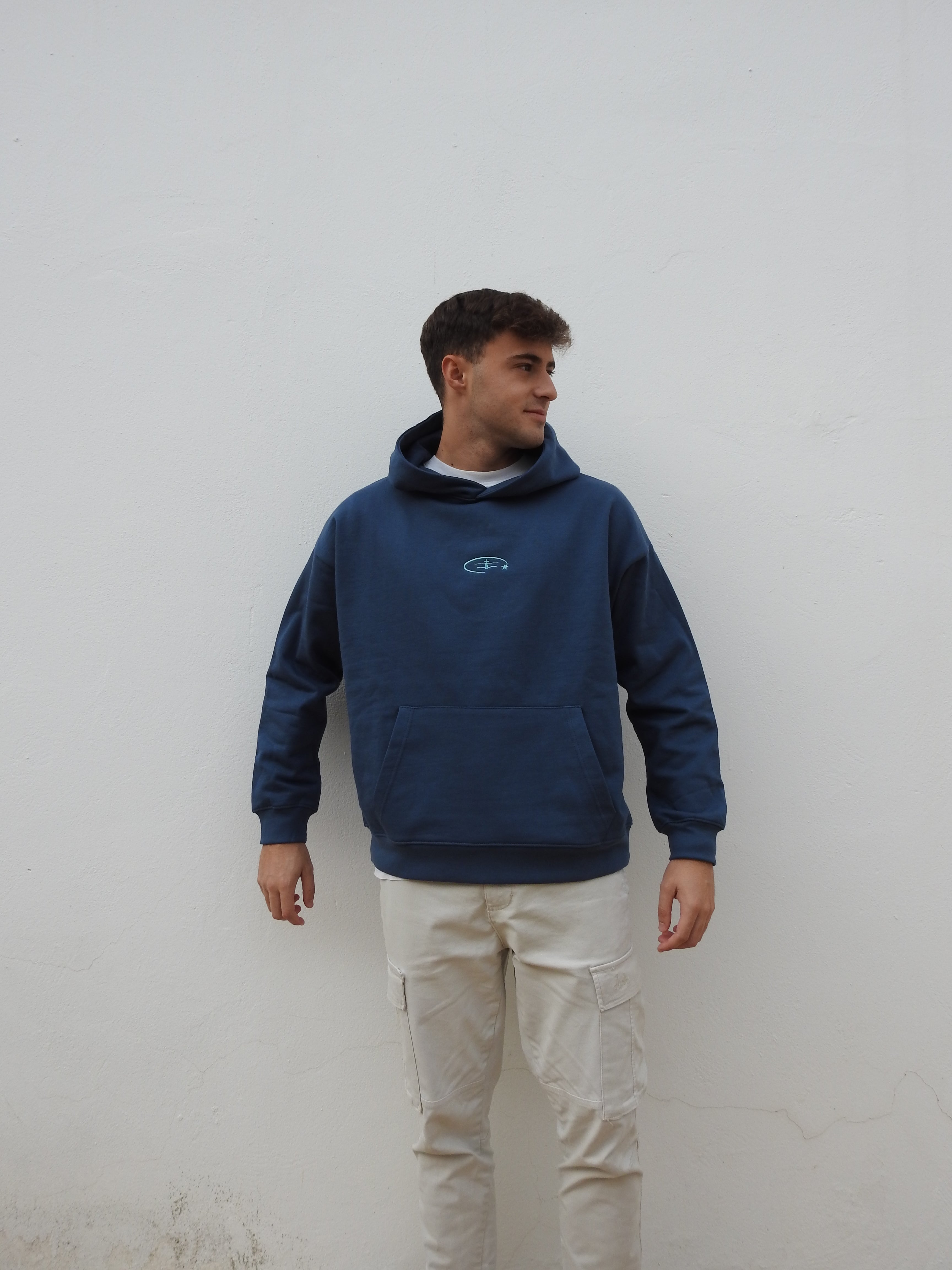 Sudadera Buquer, estilo urbano único con diseño exclusivo, perfecta para quienes buscan moda streetwear cómoda y moderna