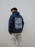 Modelo con sudadera Buquer, ropa de marca con diseño original y calidad premium, ideal para un look casual