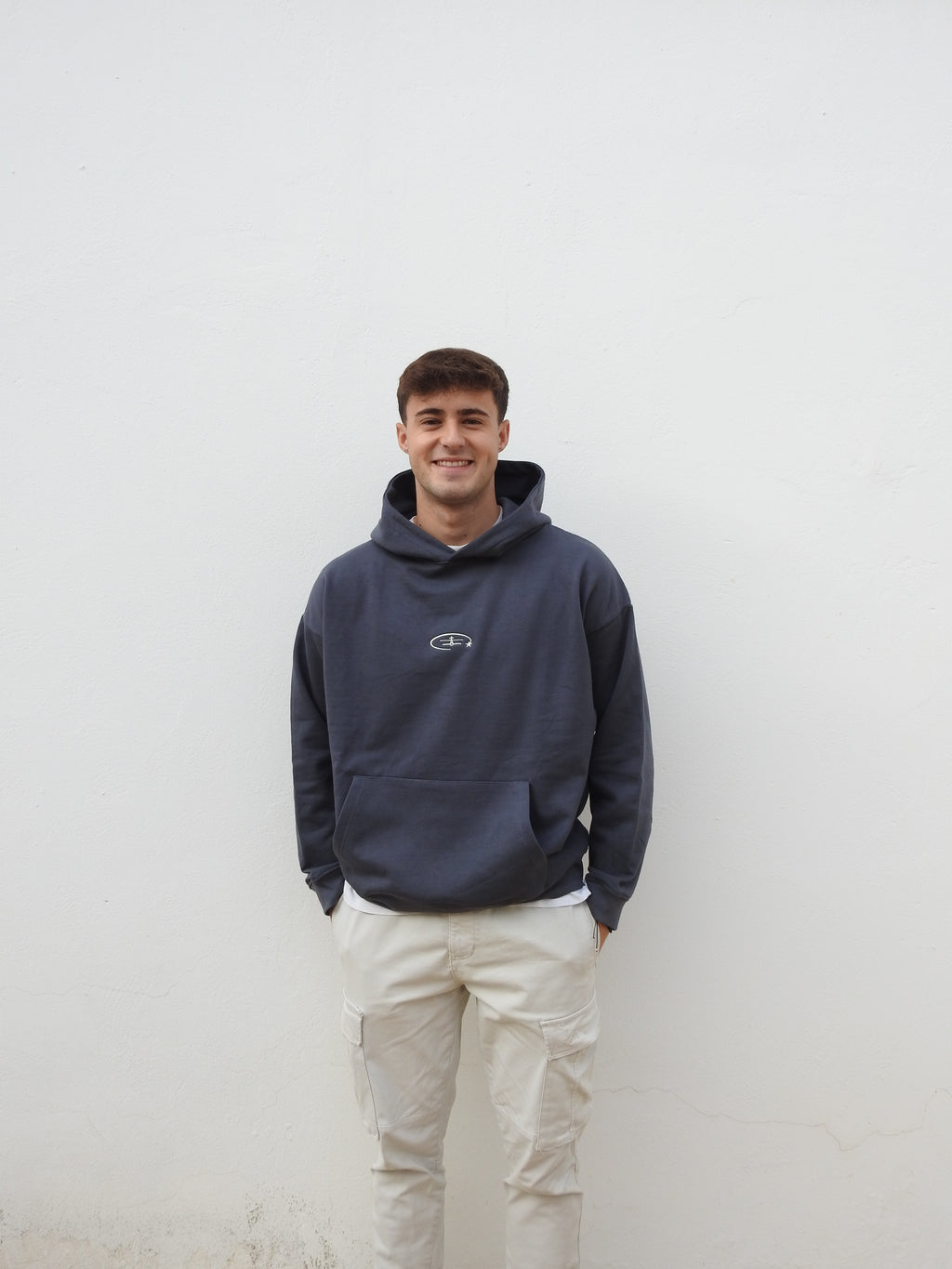 Sudadera Buquer, estilo contemporáneo y diseño original, perfecta para quienes buscan moda streetwear de calidad